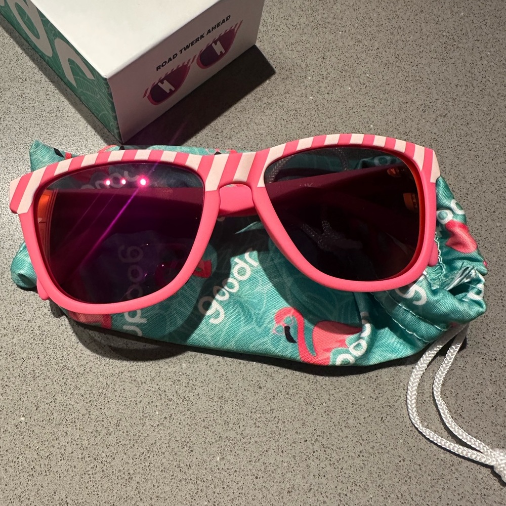 GOODR ROAD TWERK AHEAD PINK SUNGLASSES NWT